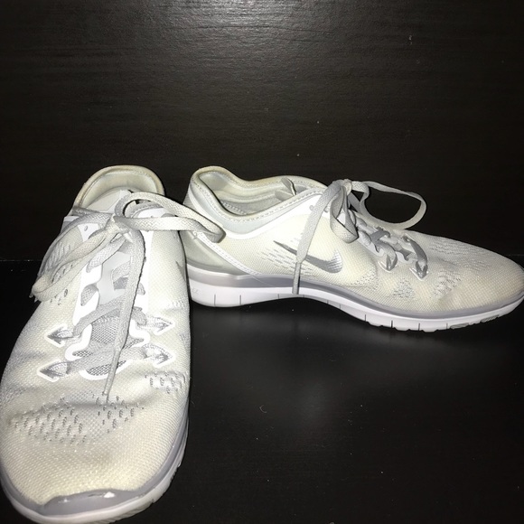 Nike Shoes - WOMENS NIKE FREE RUN 5.0